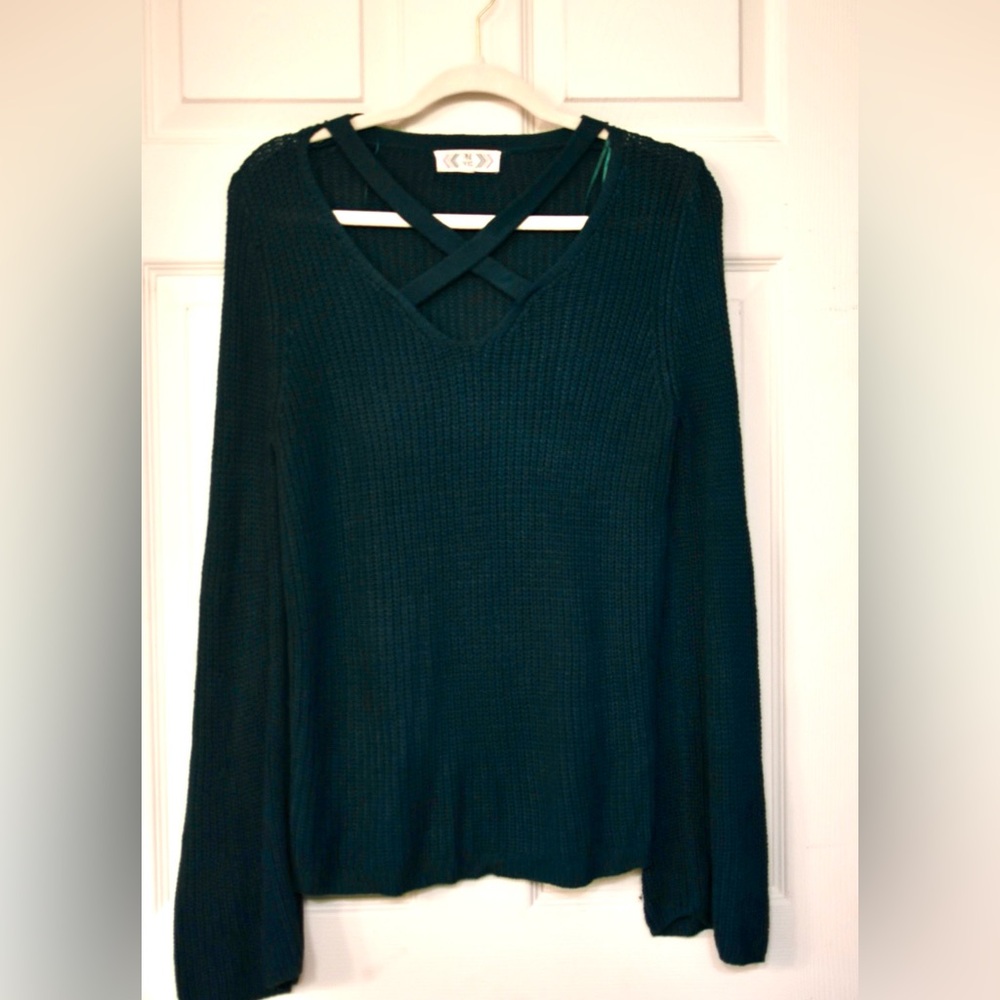 Long sleeve flare arm cable knit top